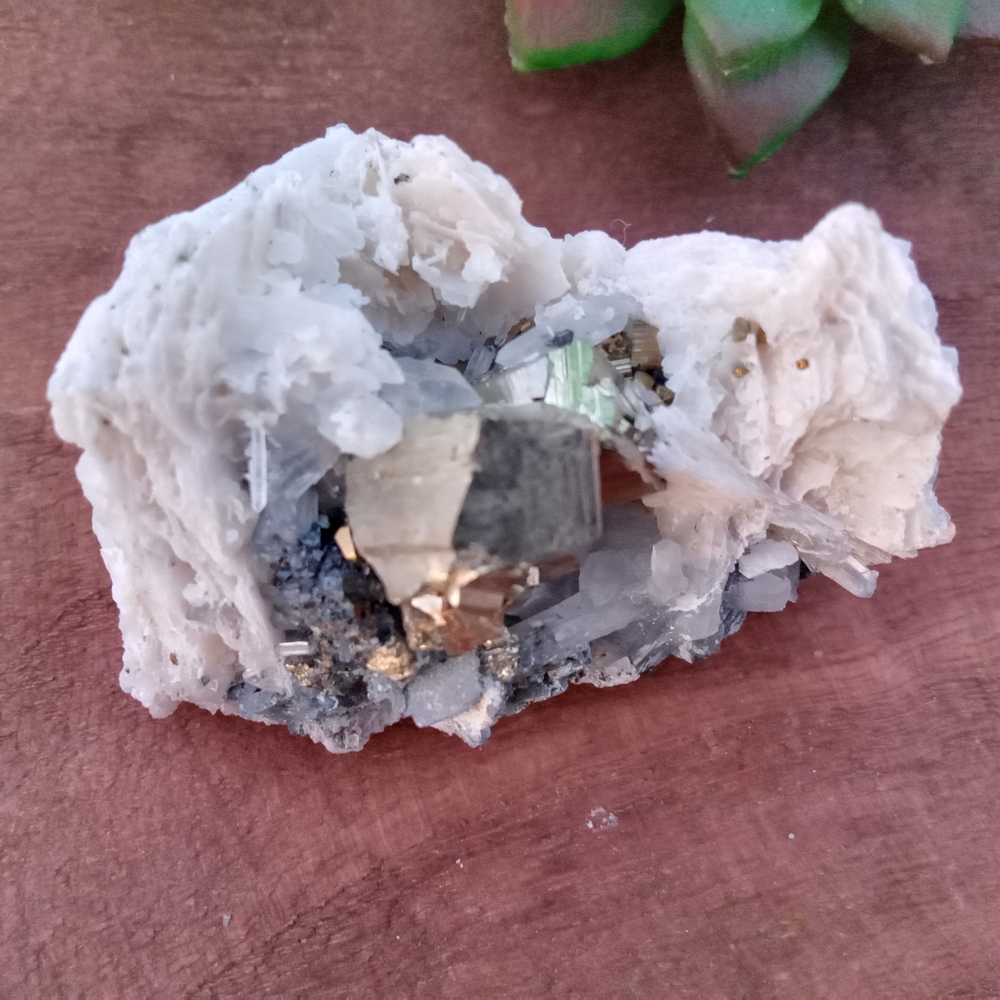 Elegant White and Silver Decorative Stone - Picture 6 of 14